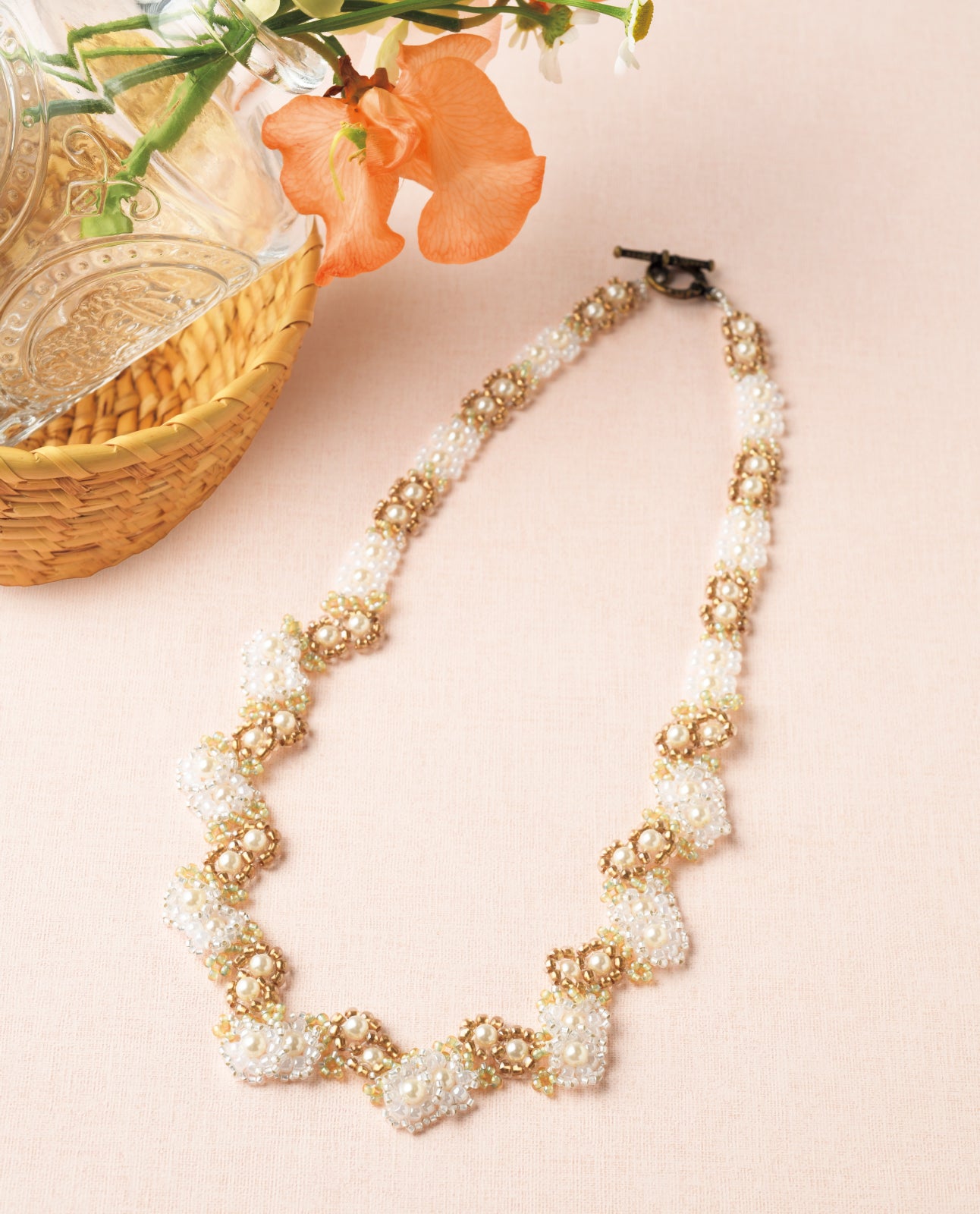 【ビーズキット】デージーチェーンのアレンジで編むネックレス～Daisy Melody～ Design清水美和子/Miwako Shimizu（kit-0105)